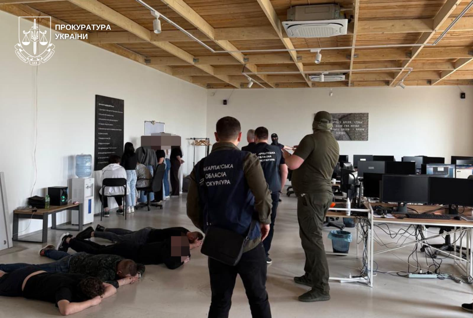 Зображення для статті: В Ужгороді викрили кол-центр, що обкрадав громадян Чехії