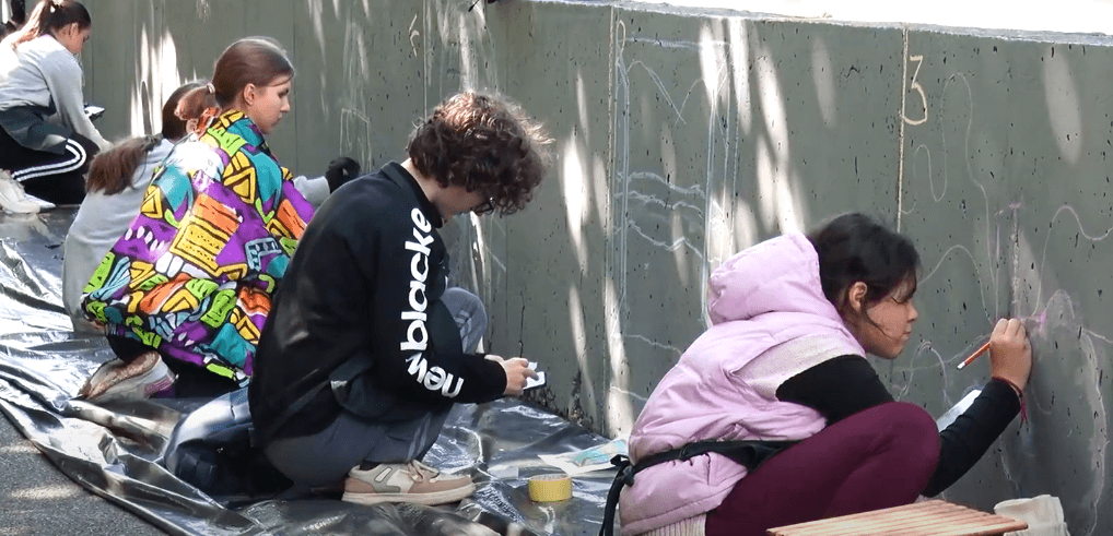 Зображення для статті: Мукачево розквітає новими фарбами на дамбі біля річки Латориця