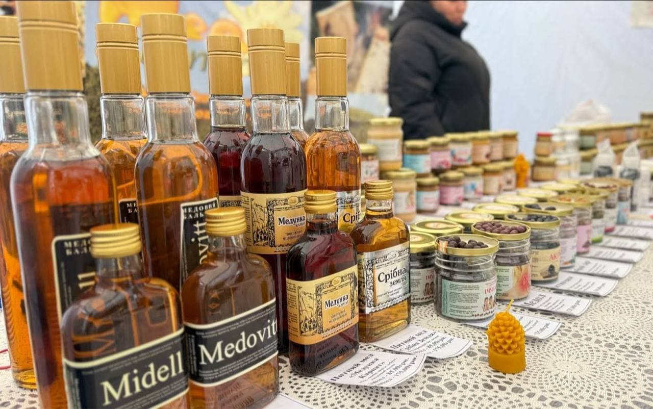 Зображення для статті: Фестиваль «Срібні джерела» у Хусті: свято меду, вина та благодійності