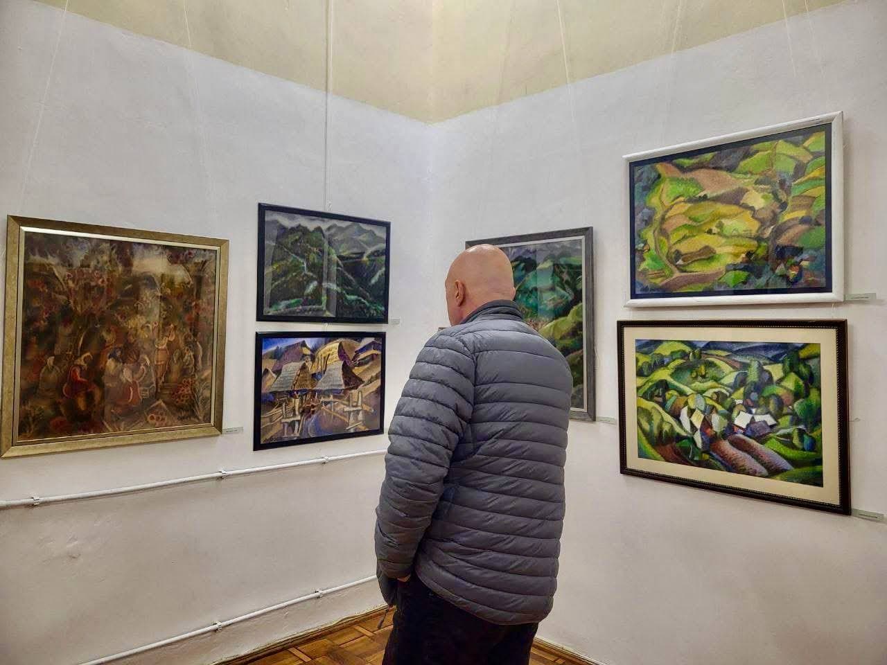 Зображення для статті: В Ужгороді відкрили виставку «Мистецтво з кореня роду»