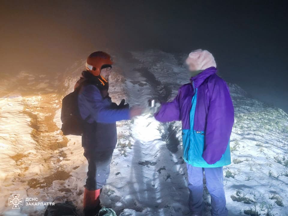 Зображення для статті: У Карпатах заблукала туристка з Харкова — її врятували серед нічного снігу