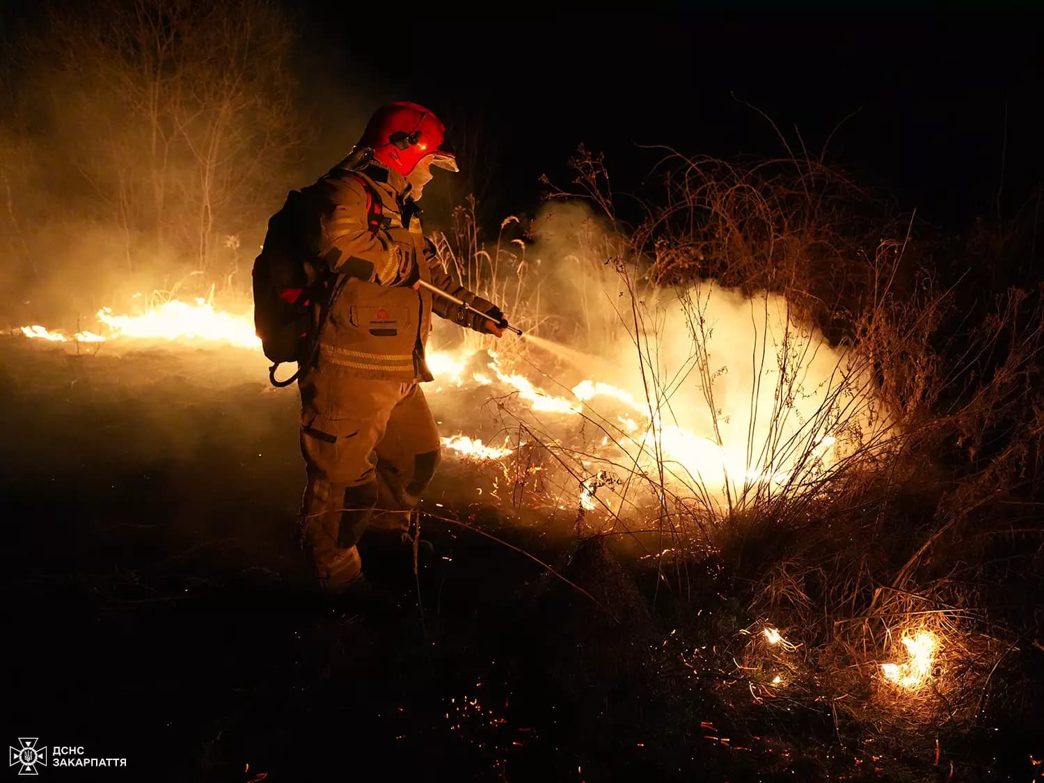 Зображення для статті: Закарпатські рятувальники за три дні ліквідували 5 пожеж