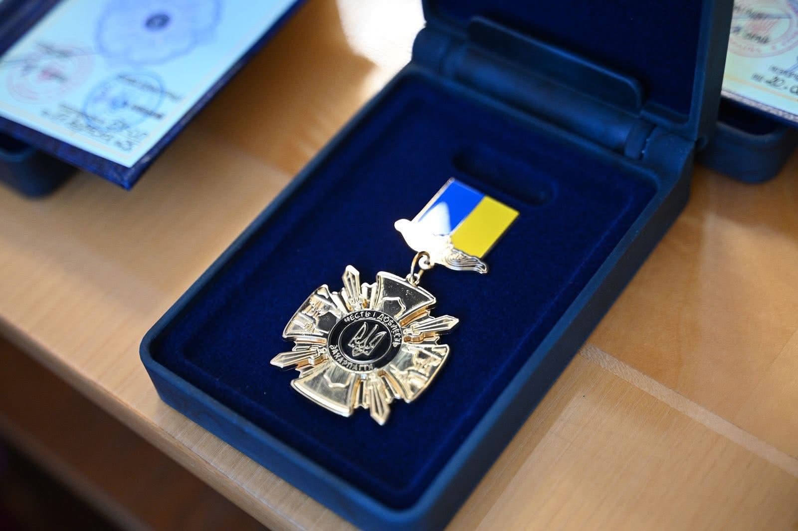 Зображення для статті: Закарпатські поліцейські отримали відзнаки за службу на передовій