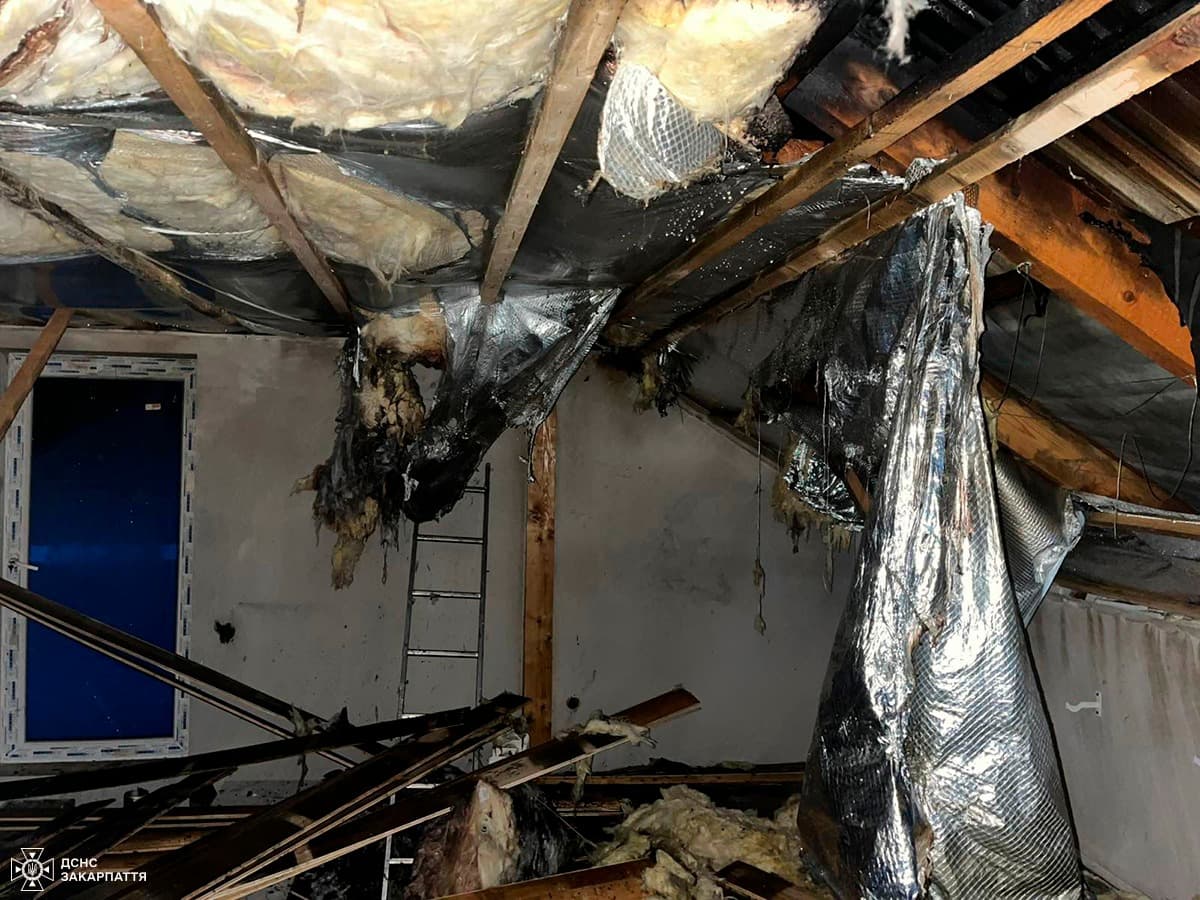 Зображення для статті: Пожежа на Хустщині: через перше розпалювання печі згорів другий поверх будинку