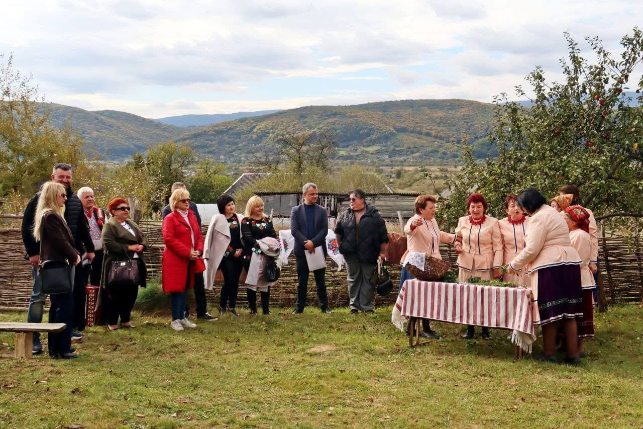 Зображення для статті: У Зарічові відзначили 40-річчя музею та ансамблю «Лемківчанка»