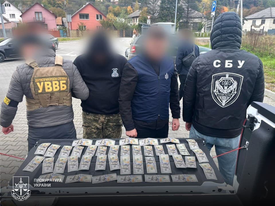 Зображення для статті: На Закарпатті викрили військового, який переправляв чоловіків і цигарки до Румунії