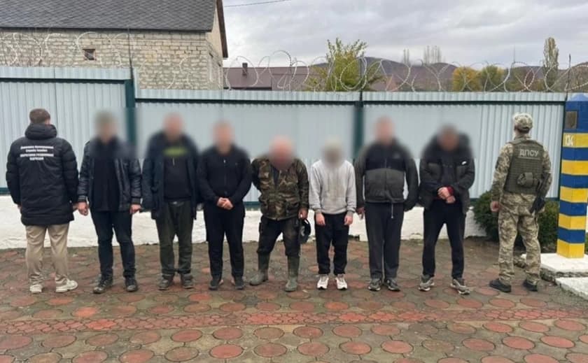 Зображення для статті: Прикордонники зірвали спробу нелегальної переправи семи осіб через Закарпаття