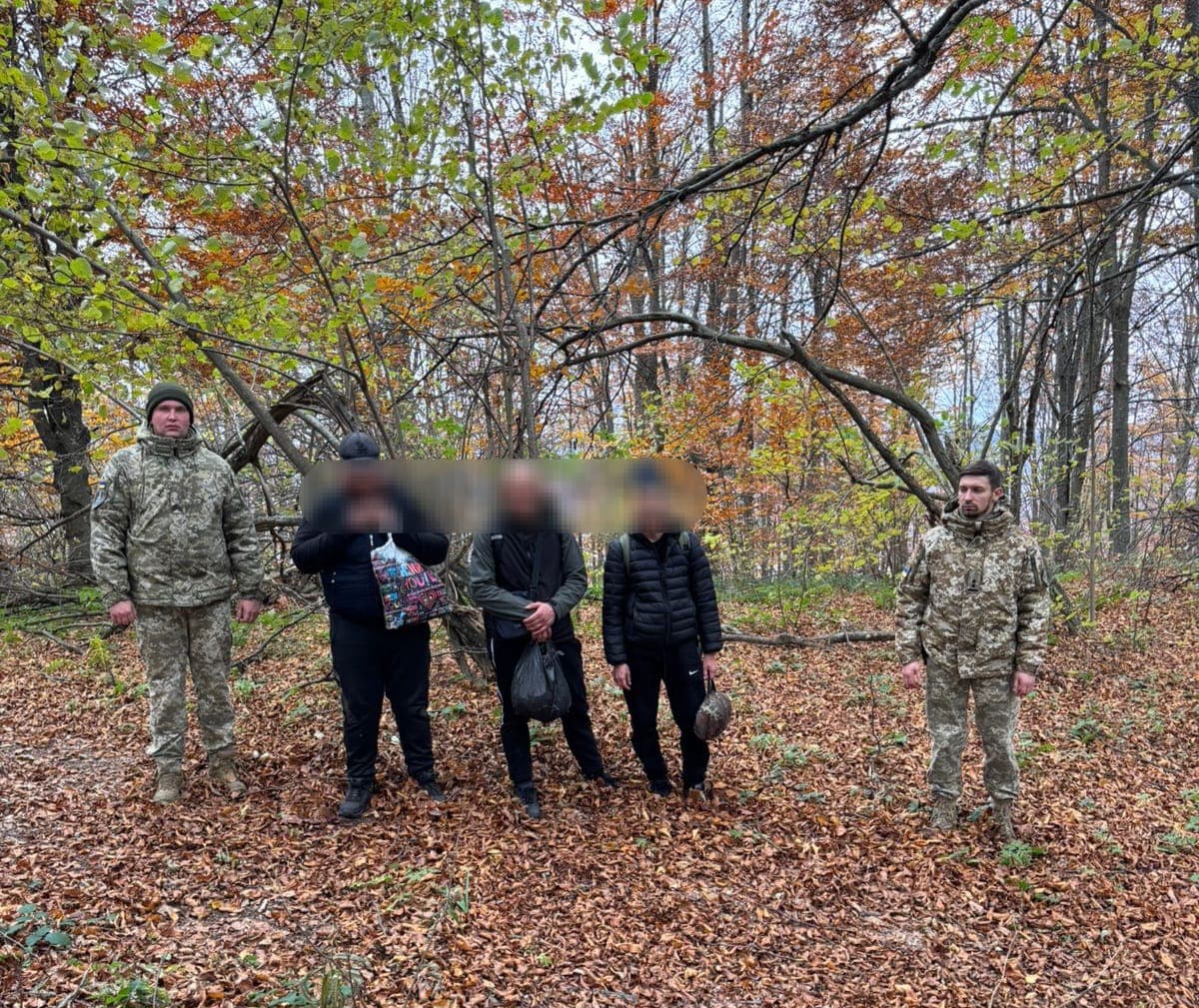 Зображення для статті: На кордоні зі Словаччиною затримали трьох ухилянтів із Дніпропетровщини