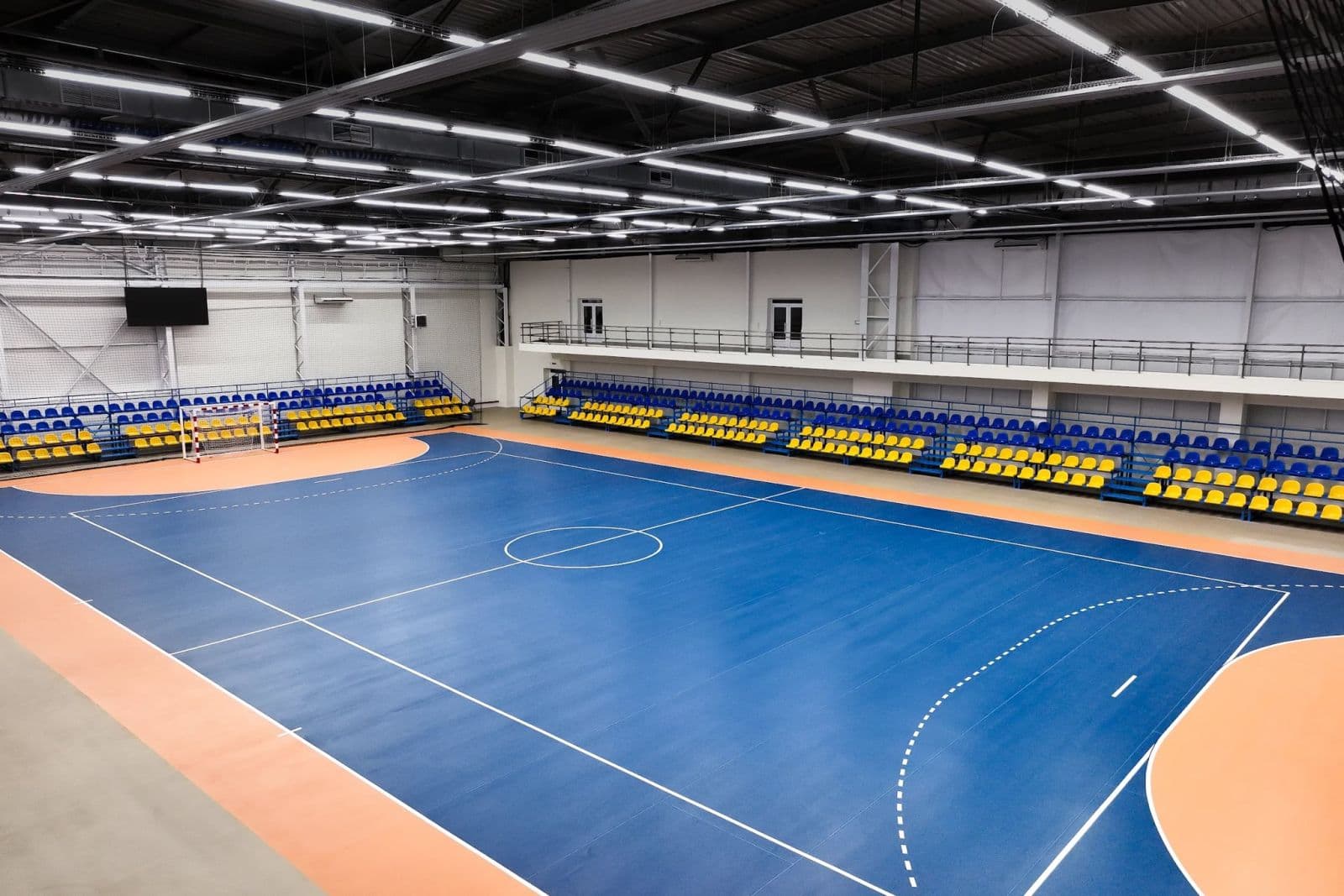 Зображення для статті: В Ужгороді відкрили оновлений спортивний зал СК «Юність»