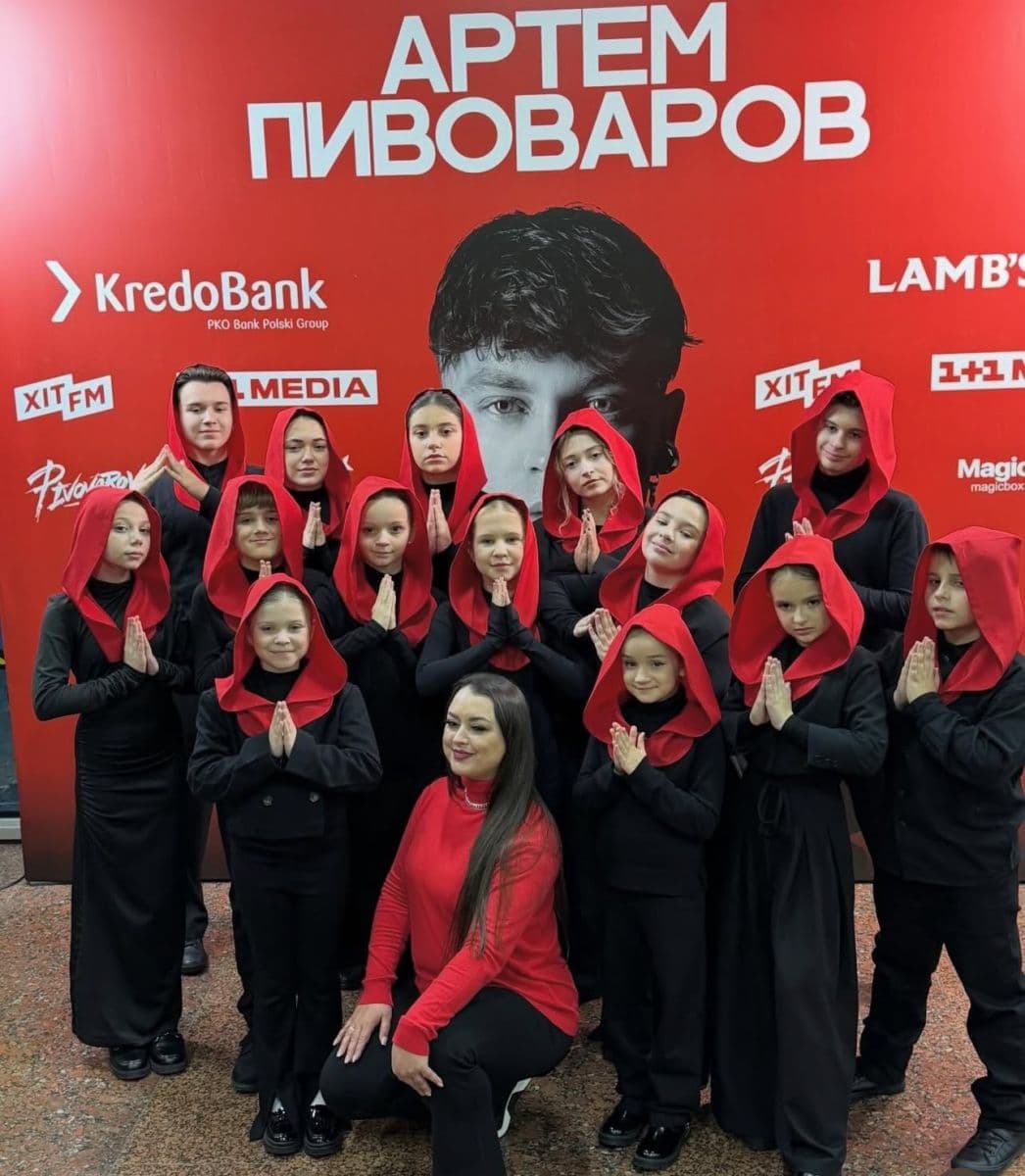 Зображення для статті: Юні вокалісти підкорили сцену Києва у масштабних шоу Артема Пивоварова