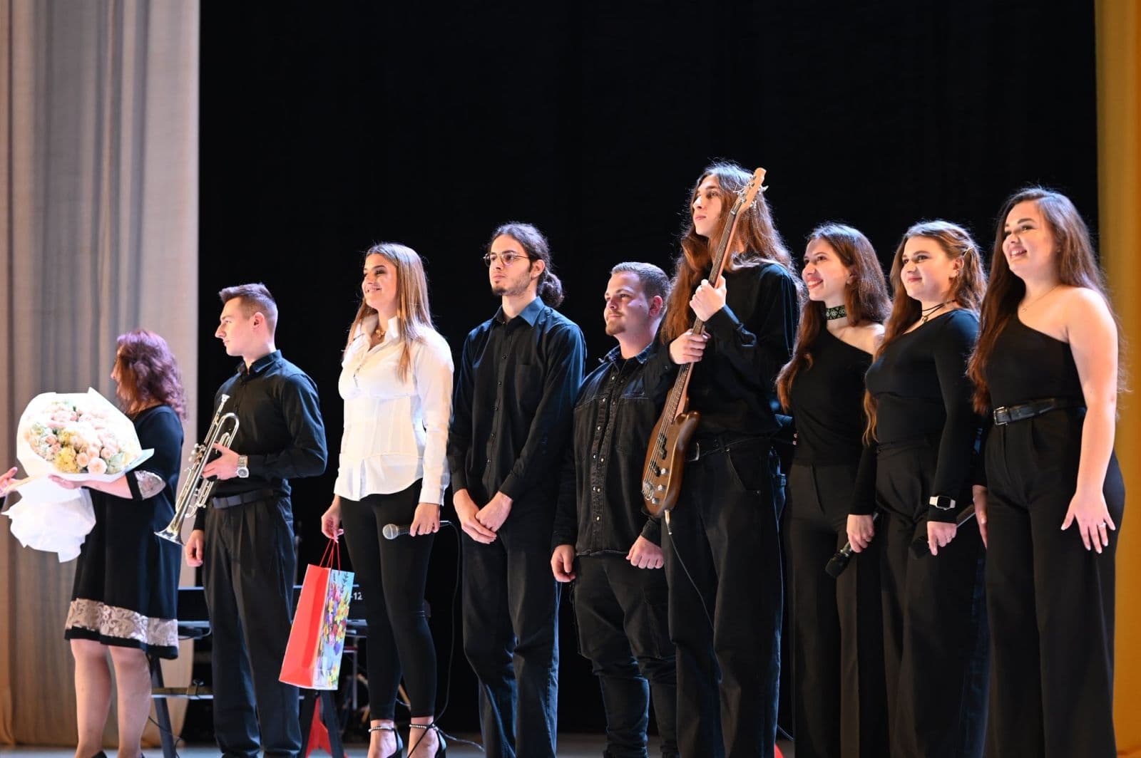 Зображення для статті: В Ужгороді відзначили Міжнародний день студента: нагороди, виступи та підтримка молодіжних ініціатив