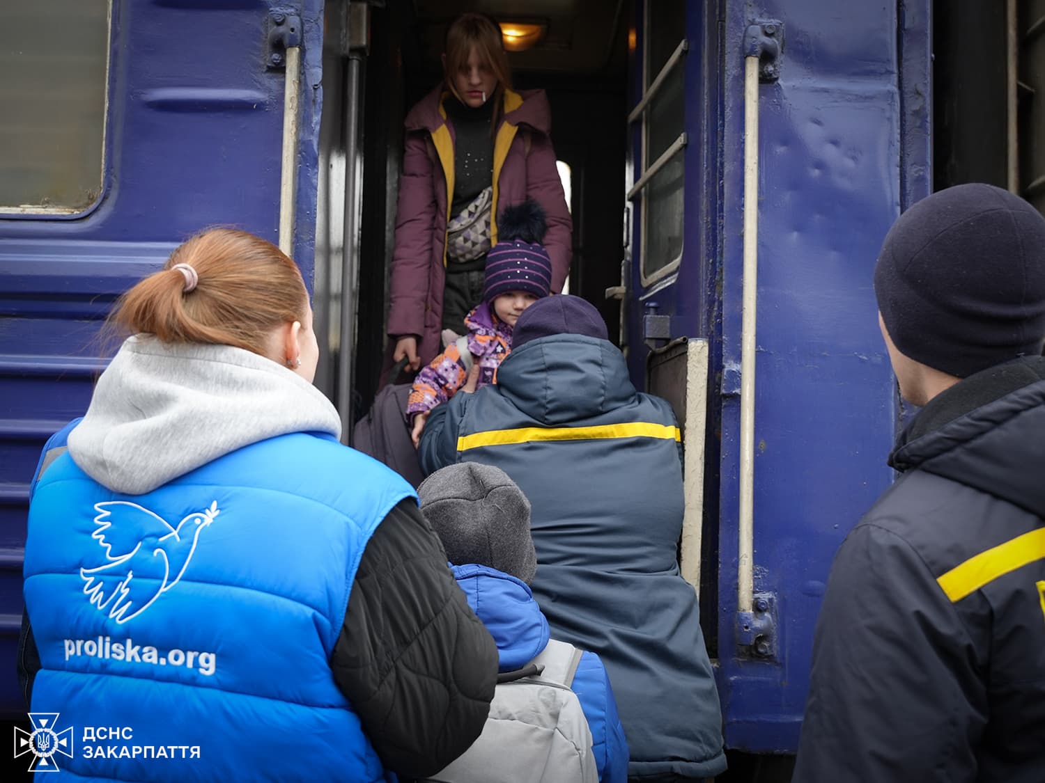 Зображення для статті: До Мукачева евакуаційним потягом прибули вісім осіб із Дніпропетровської та Запорізької областей