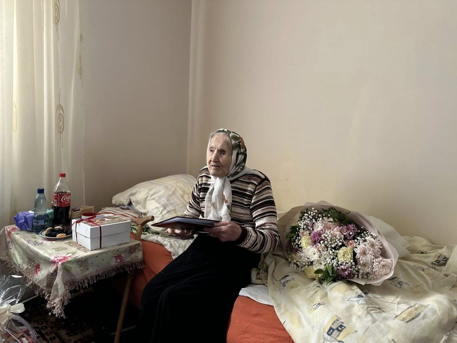 Зображення для статті: У Тячеві мешканка міста відзначила поважний 100-річний ювілей