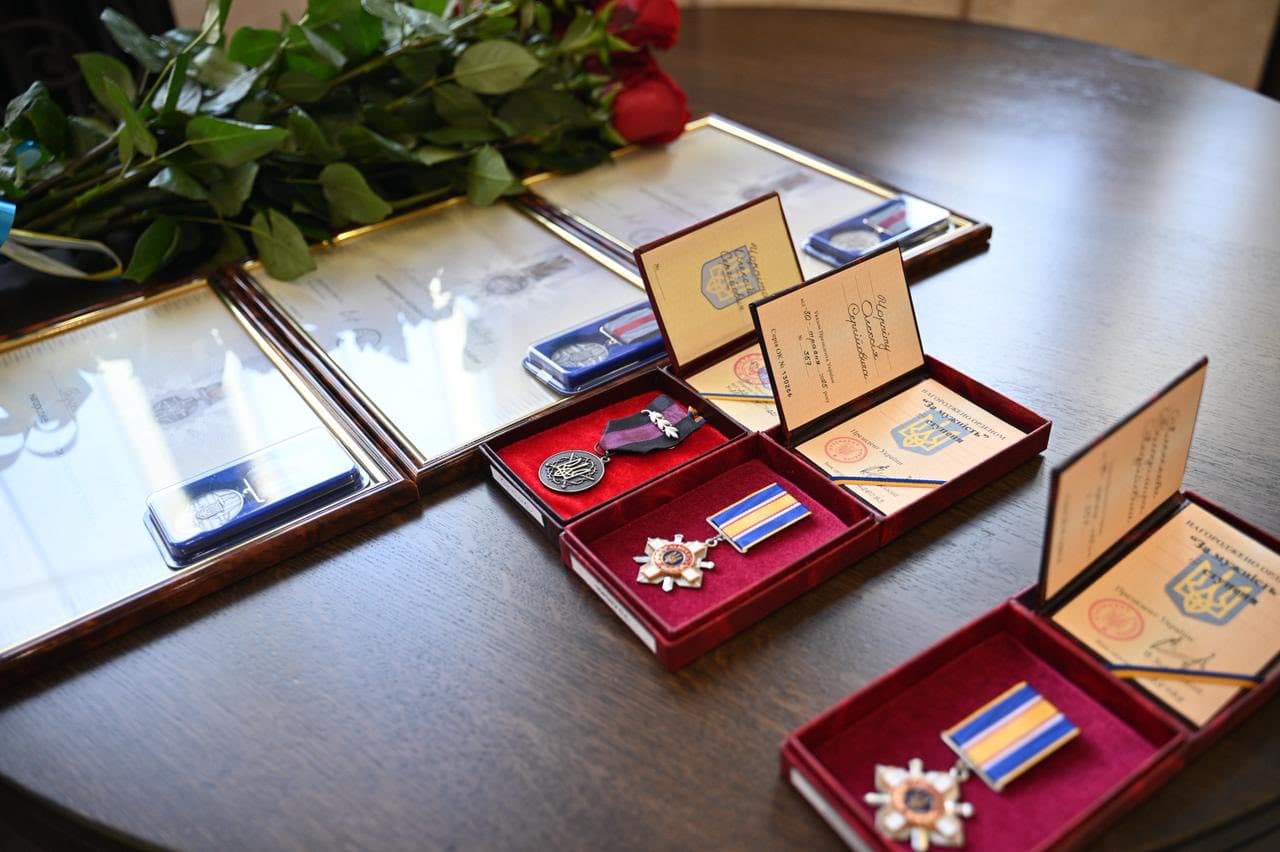 Зображення для статті: До Дня ЗСУ в Ужгороді відзначили захисників і волонтерів державними нагородами