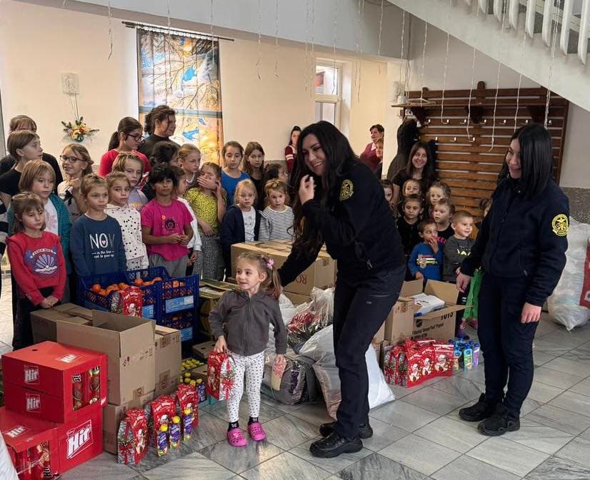 Зображення для статті: Закарпатські митники привітали вихованців дитбудинку на Ужгородщині до Дня Святого Миколая