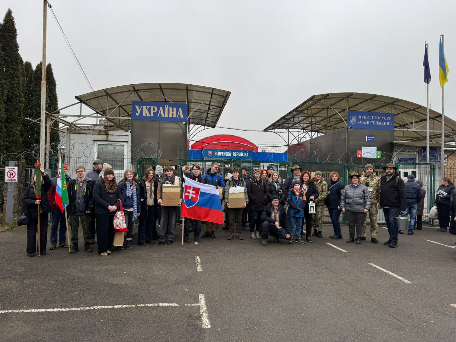 Зображення для статті: Вифлеємський вогонь миру урочисто зустріли на українсько-словацькому кордоні