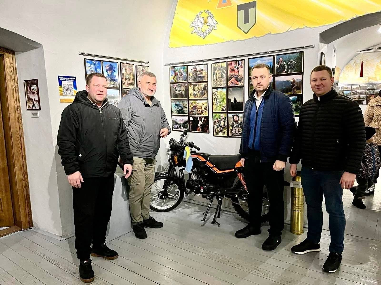 Зображення для статті: Мотоцикл окупанта з Бахмутського району передали до Мукачівського історичного музею