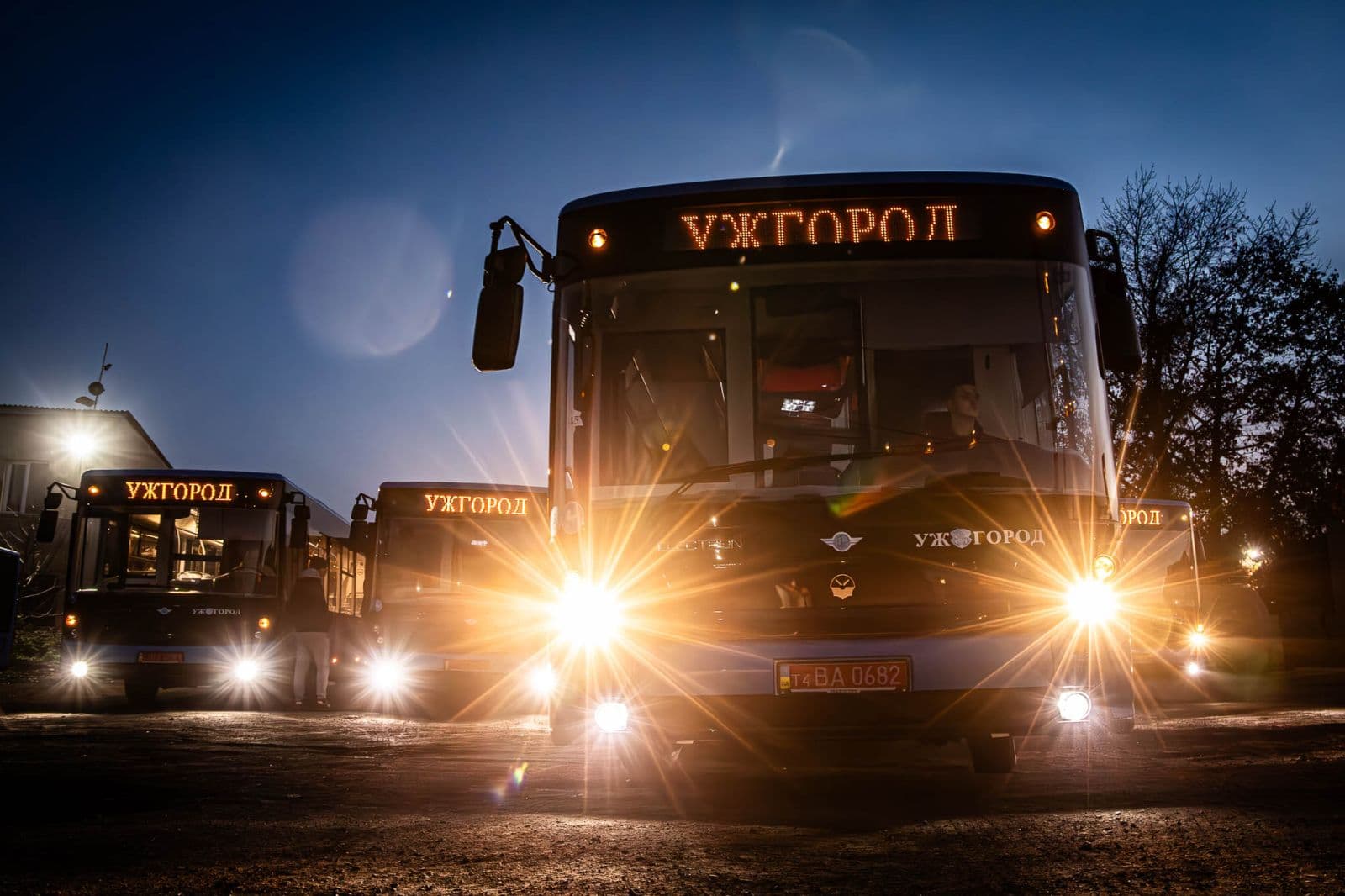 Зображення для статті: Ужгородські автобуси курсуватимуть за святковими графіками: які маршрути змінюють розклад