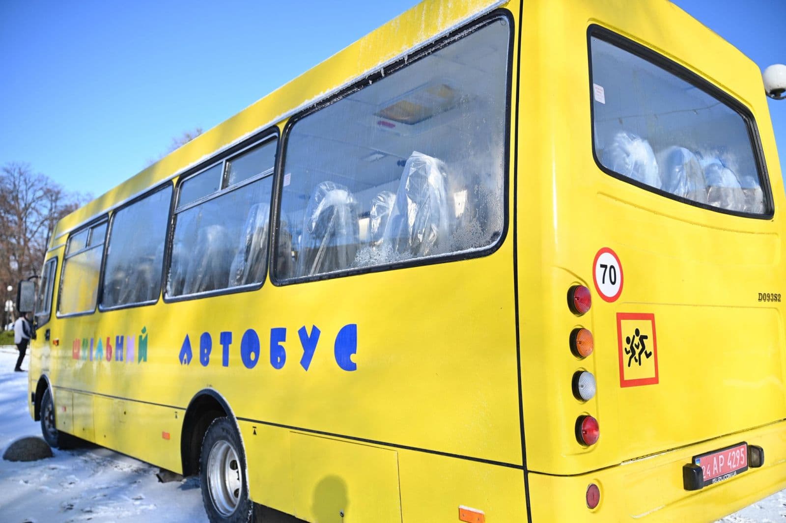Зображення для статті: Школа на Тячівщині отримала новий автобус