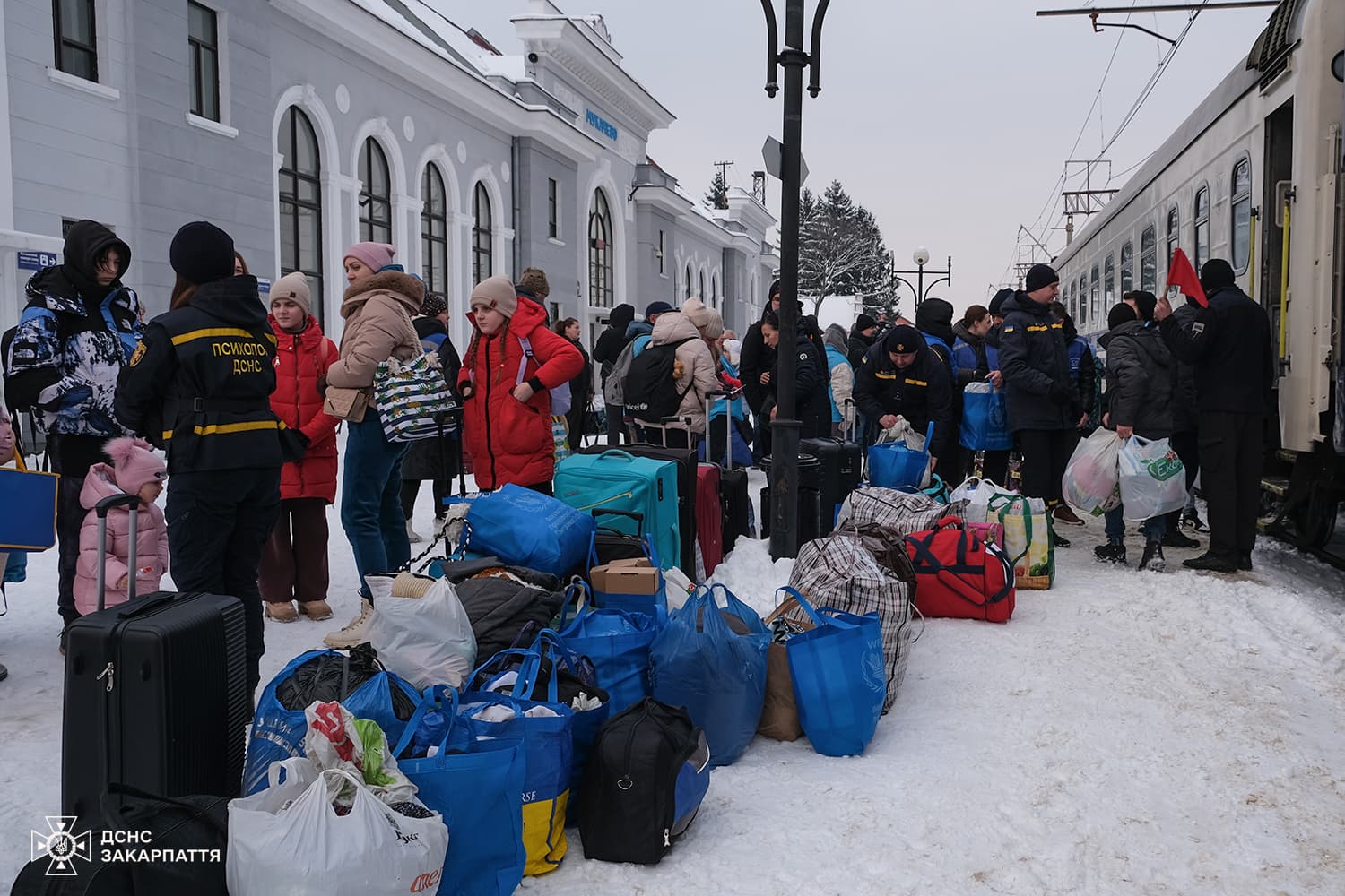 Зображення для статті: Закарпаття прийняло евакуаційний потяг із Запорізького напрямку: прибули 35 людей