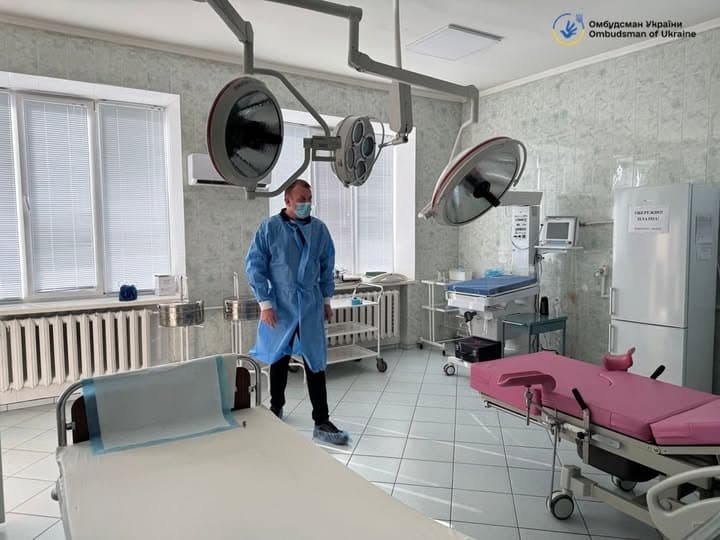 Зображення для статті: Омбудсман виявив системні порушення у пологових відділеннях Закарпаття