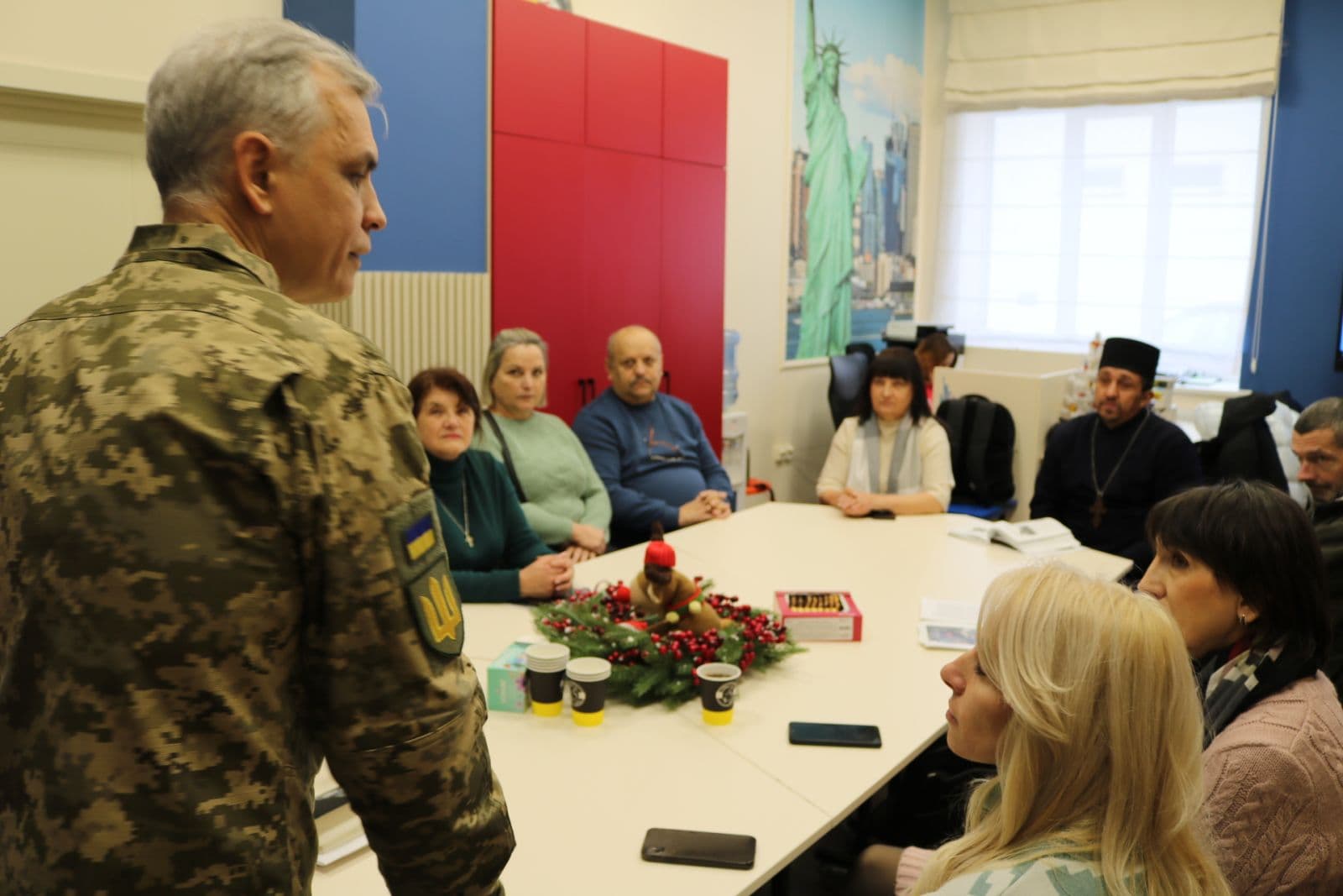 Зображення для статті: В Ужгороді пройшов круглий стіл щодо підтримки родин загиблих і зниклих воїнів