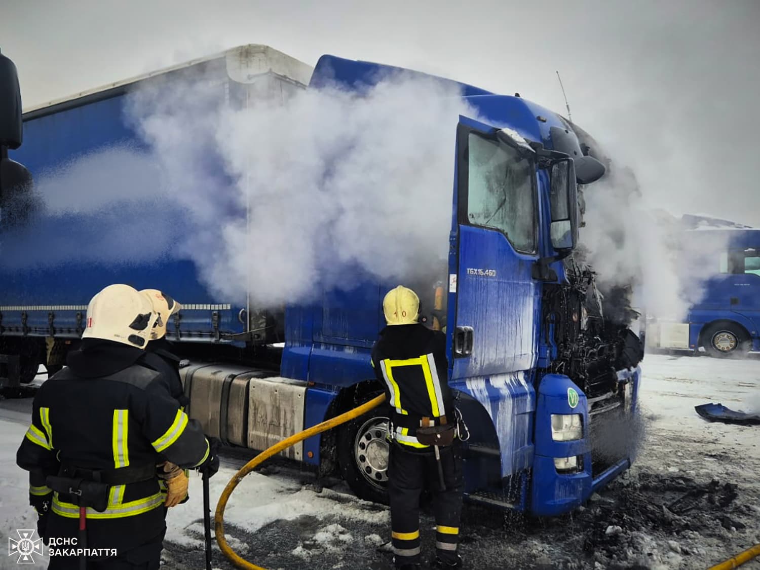 Зображення для статті: У Мукачеві на вулиці Пряшівській загорівся вантажний автомобіль