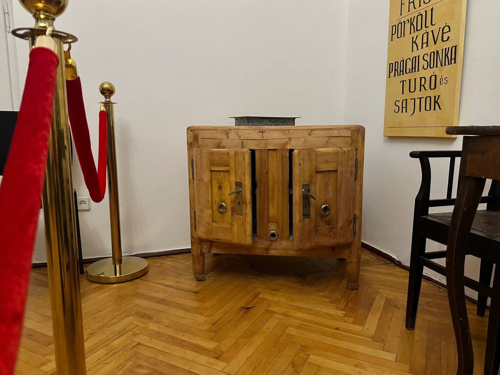 Зображення для статті: У Закарпатському музеї поповнили виставку «Кава на жорнах століть» новими експонатами