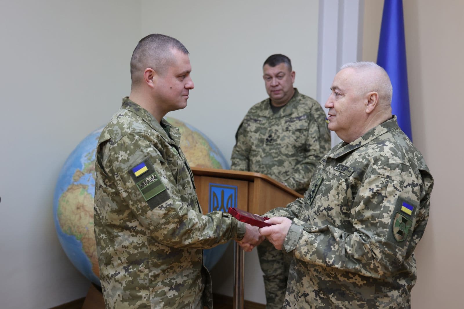 Зображення для статті: Прикордонника з бойовим досвідом нагородили медаллю «За військову службу Україні»