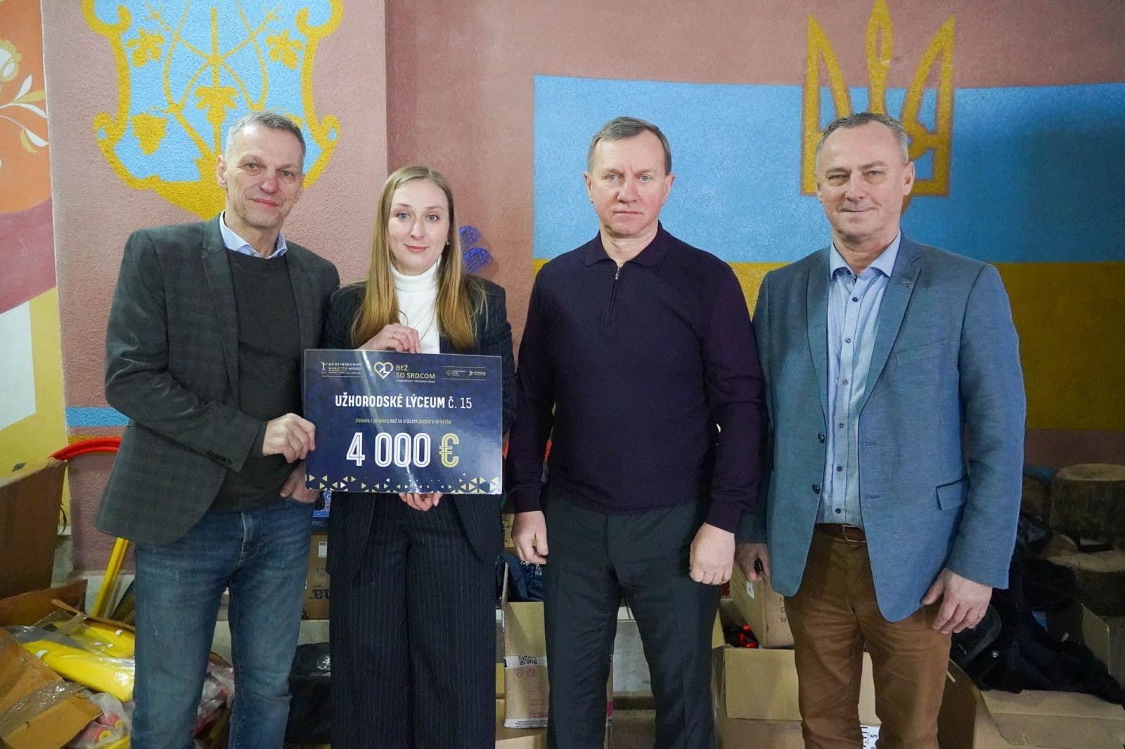 Зображення для статті: Словацькі партнери передали Ужгородському ліцею №15 4000 євро на спорт