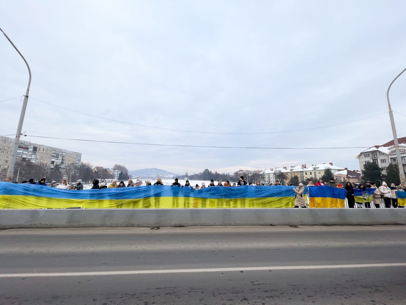 Зображення для статті: У Мукачеві відзначили День Соборності живим Ланцюгом Єдності