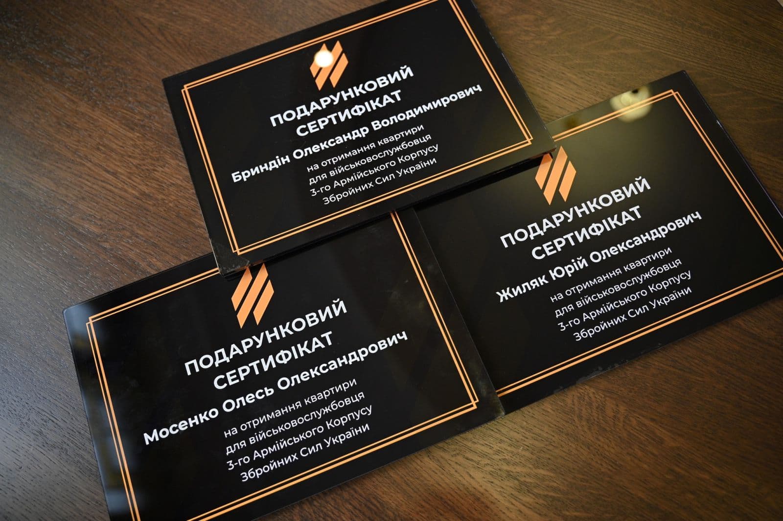 Зображення для статті: В Ужгороді військовослужбовцям вручили сертифікати на житло