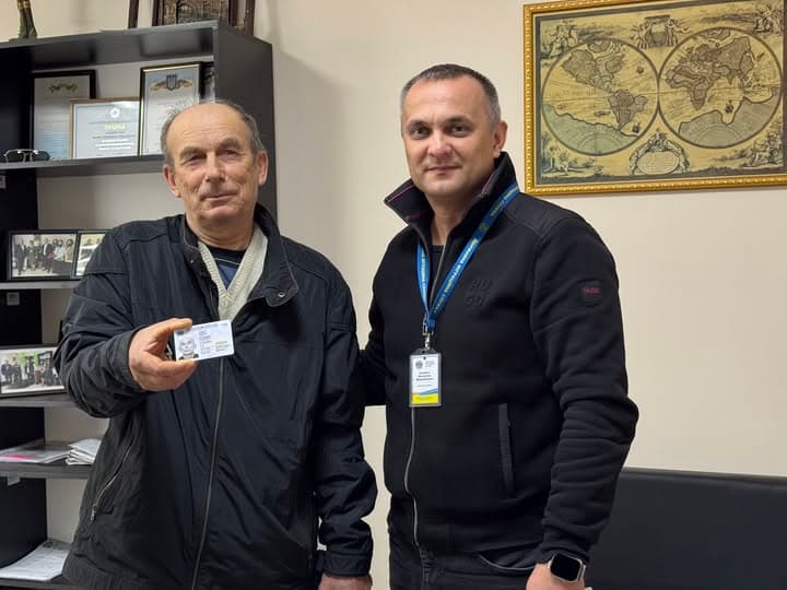 Зображення для статті: 65-річний мешканець Ужгородщини отримав свій перший паспорт