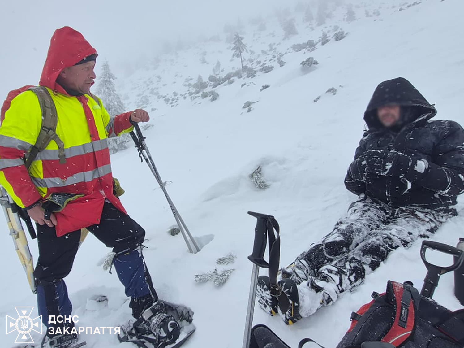 Зображення для статті: Заблукав і змерз у горах: на Закарпатті врятували туриста з Києв