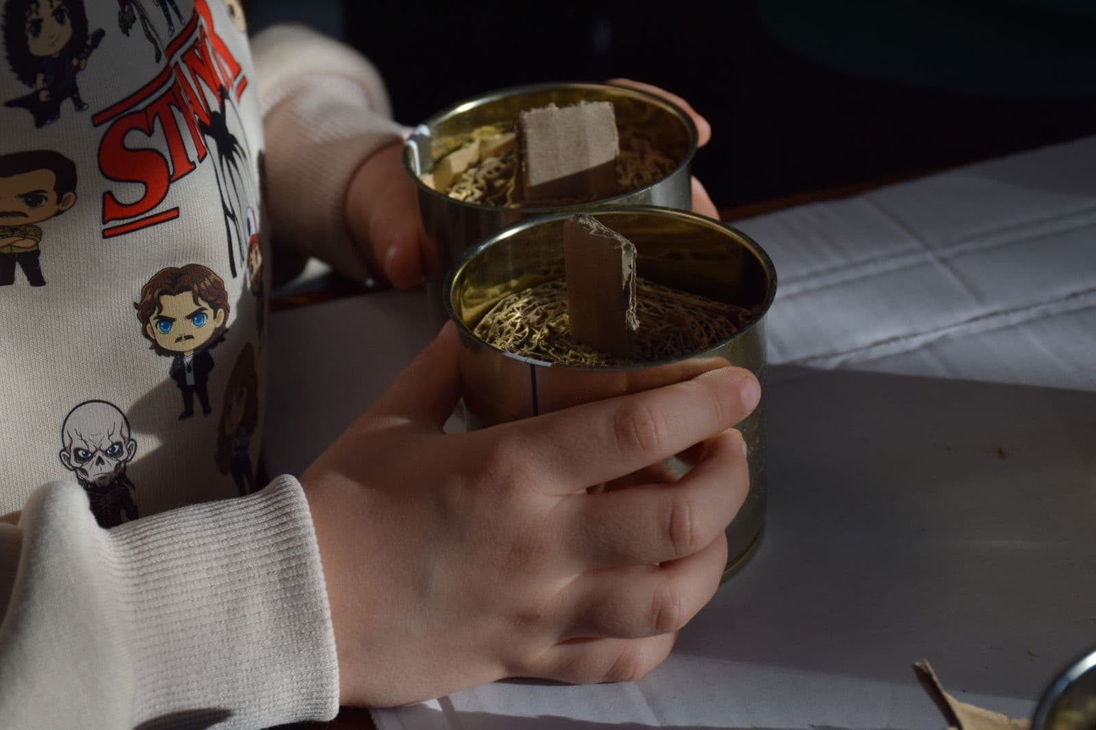 Зображення для статті: Діти з Мукачева передали захисникам окопні свічки та малюнки