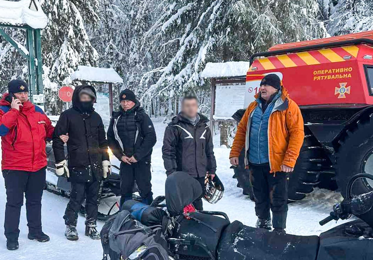 Зображення для статті: 24-річного туриста з Хмельниччини врятували в горах Рахівщини після ночі на морозі