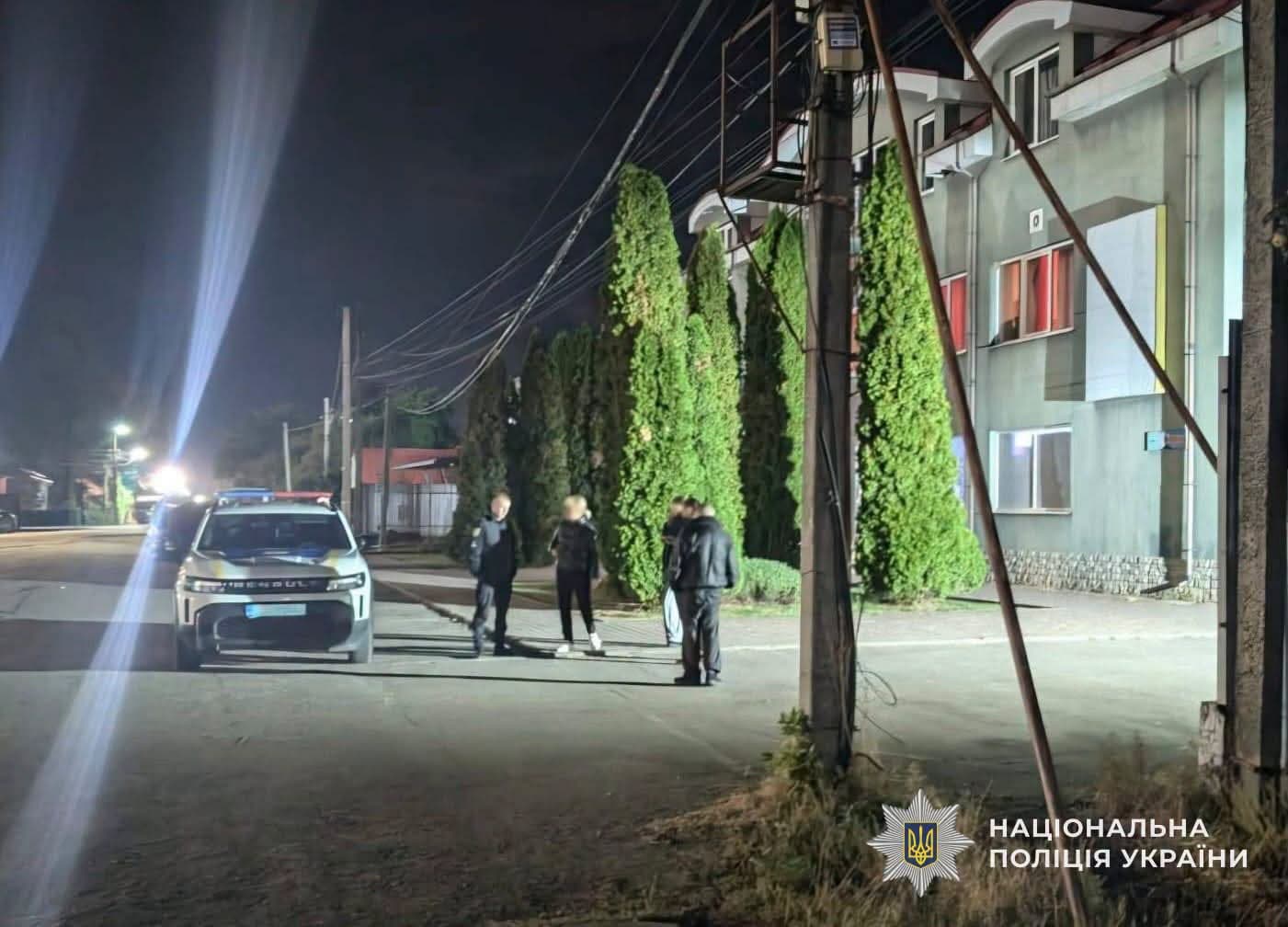 Зображення для статті: Вирвав сумку з рук та втік: у селі минай 20-річного хлопця підозрюють у пограбуванні працівниці магазину