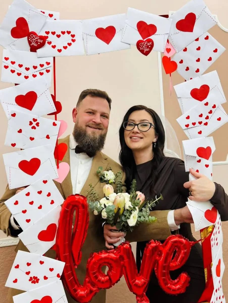 Зображення для статті: У День закоханих в Ужгороді одружилися 8 пар