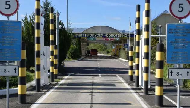 Зображення для статті: Рух транспорту на пункті пропуску «Солотвино – Сігету-Мармацієй» тимчасово обмежено