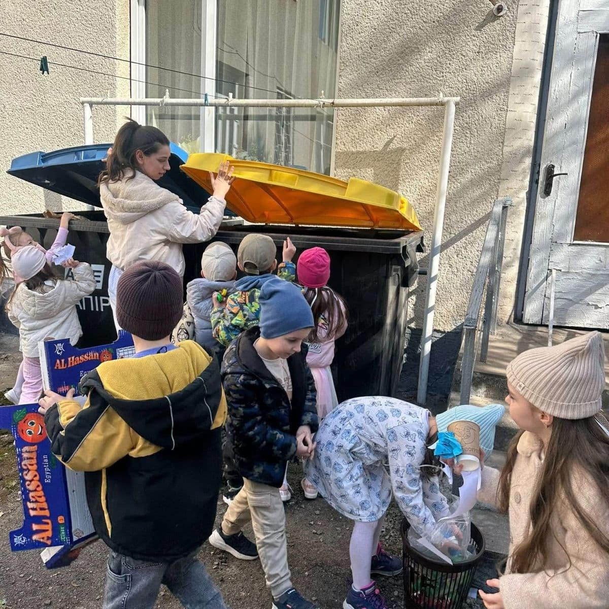 Зображення для статті: У Мукачеві дошкільнята вчаться сортувати сміття