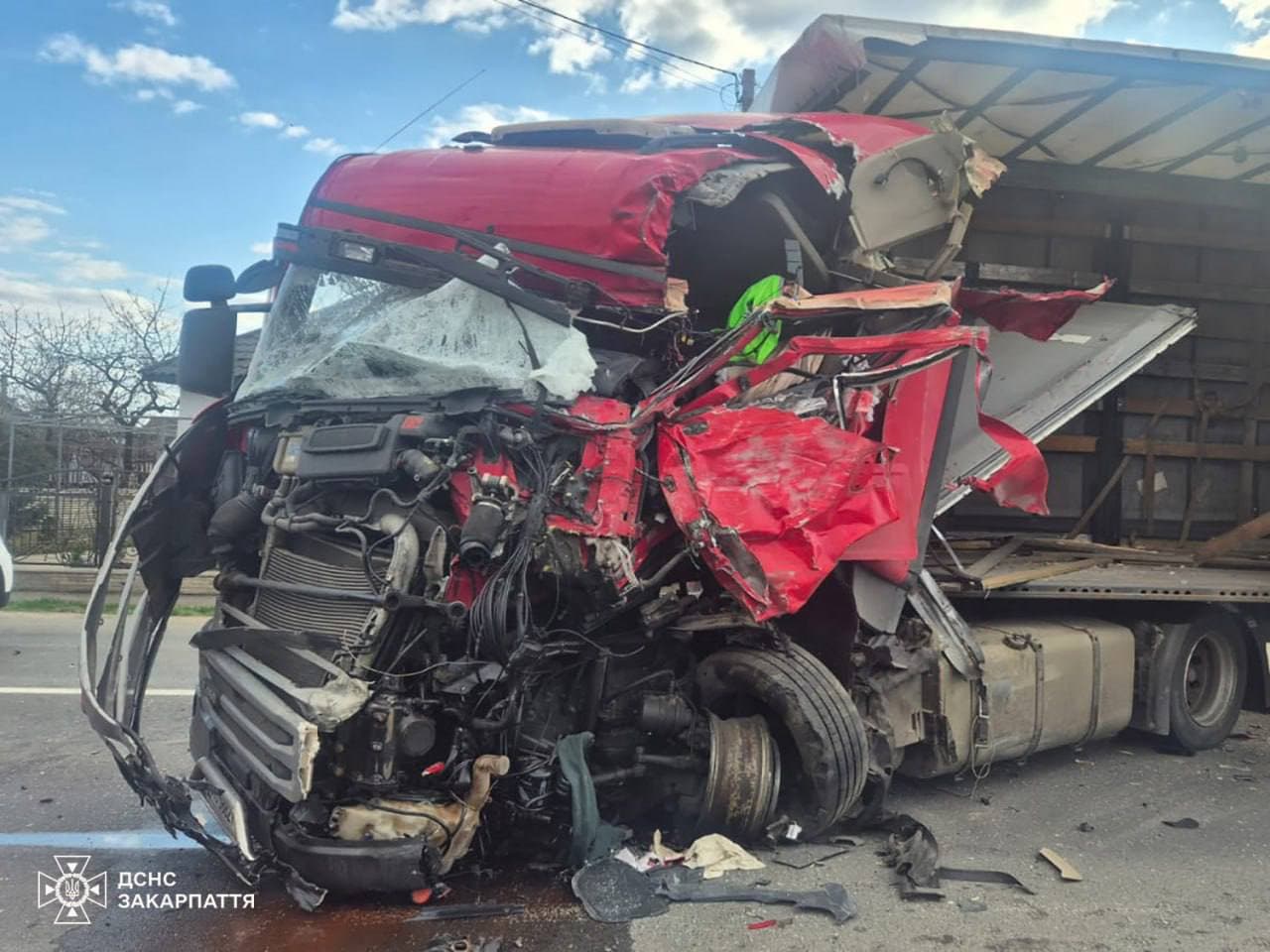 Зображення для статті: Смертельна ДТП на трасі Київ–Чоп: у Ракошині зіткнулися дві фури