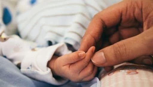 Зображення для статті: Несподіване подвійне диво: на Виноградівщині чоловік сам прийняв пологи у дружини