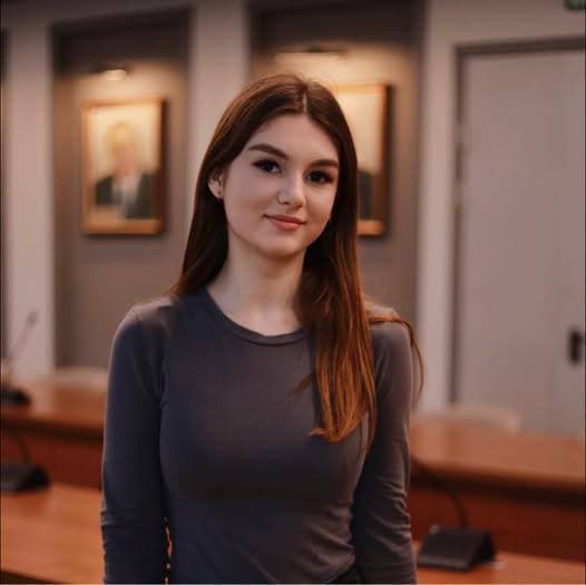 Зображення для статті: Студентка УжНУ отримуватиме стипендію імені Михайла Грушевського