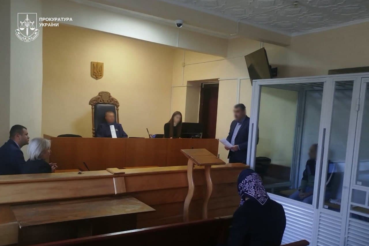 Зображення для статті: На Закарпатті прокуратура вимагає ув’язнити чоловіка, який жорстоко побив 74-річну матір