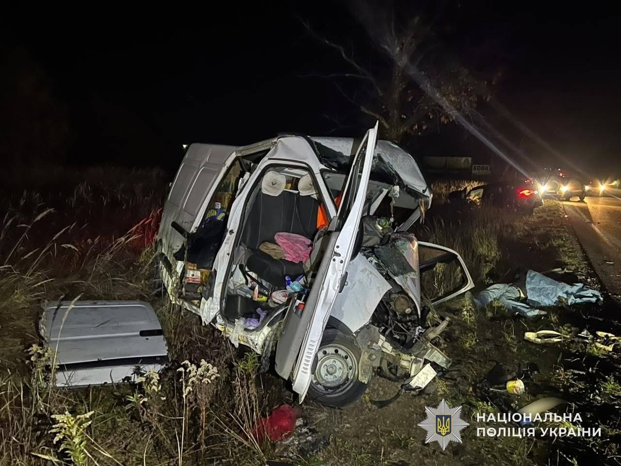 Зображення для статті: На Тячівщині BMW зіткнувся з Renault: загинув 68-річний водій, троє людей у лікарні