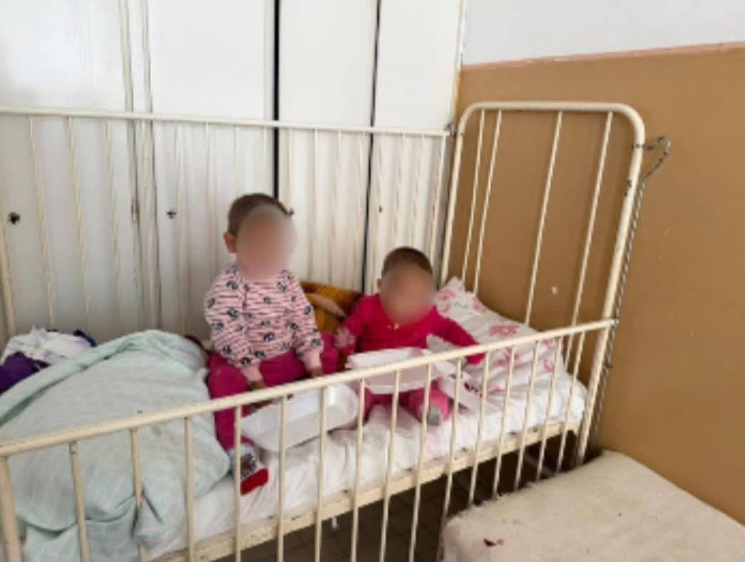 Зображення для статті: Можливий продаж батьківства та небезпечні умови: на Закарпатті вилучили вісьмох дітей