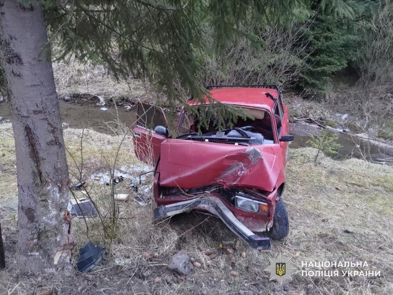 Зображення для статті: На Хустщині розслідують ДТП за участі неповнолітнього водія: травмовано шістьох людей