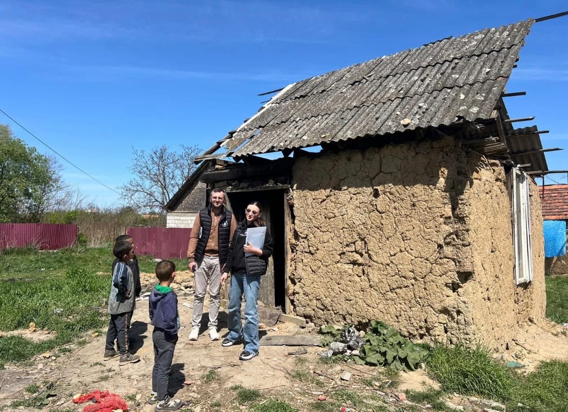 Зображення для статті: Антисанітарія, відсутність освіти та меддопомоги: на Закарпатті виявили проблемну родину