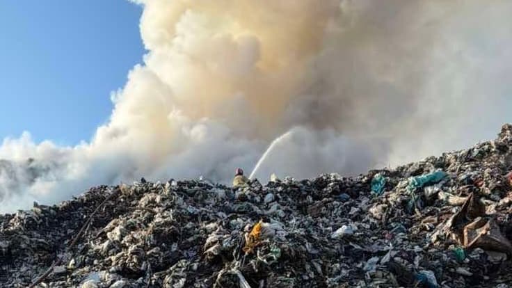 Зображення для статті: Сморід, дим і смог: громада Закарпаття звернулася до влади через полігон у Барвінку