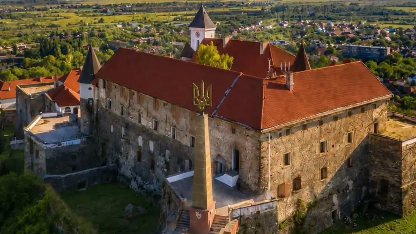 Зображення для статті: Від кількох музейних кімнат до туристичної перлини: замок Паланок відзначає важливу дату